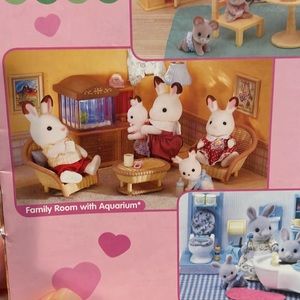 Rare Calico Critters Family Room w/aquarium. Loved in a smoke-free home